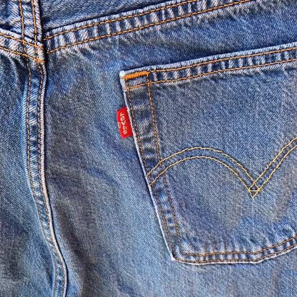 Distressed Levi's 501 - Picture 5 of 9